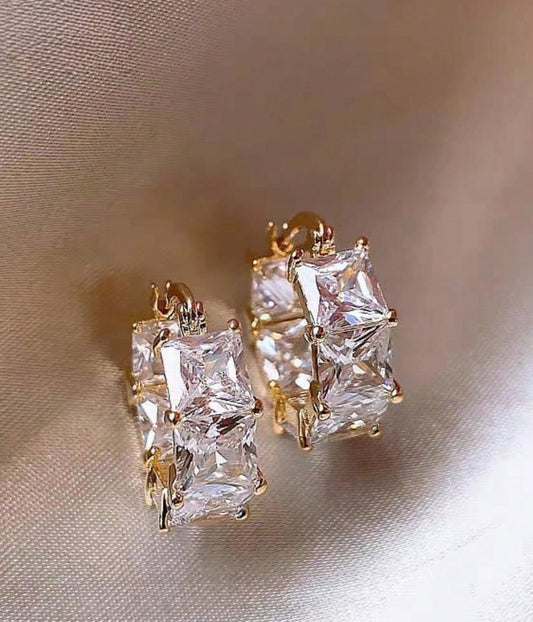 エルナ グロウ ピアス – 高品質クリスタルデザイン